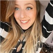 Soy Mar, atenta a cada necesidad especial que presenta cada usuario. Paciente y comprometida. Soy estudiante de Pedagogia en la Universidad de Barcelona. Doy clases de primaria, ESO y bachillerato de ciencias sociales. A la vez que antropología, historia